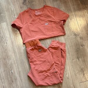 Figs Vivid Coral Scrub set